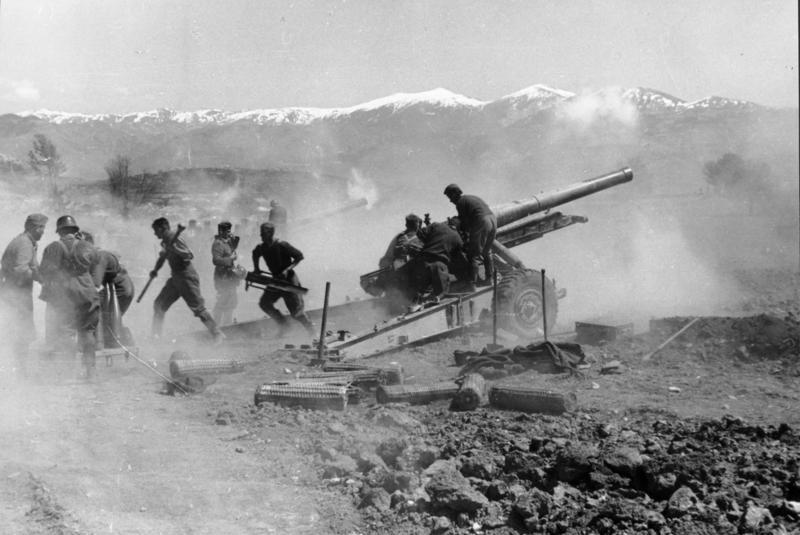 Artillería alemana durante las operaciones en Grecia