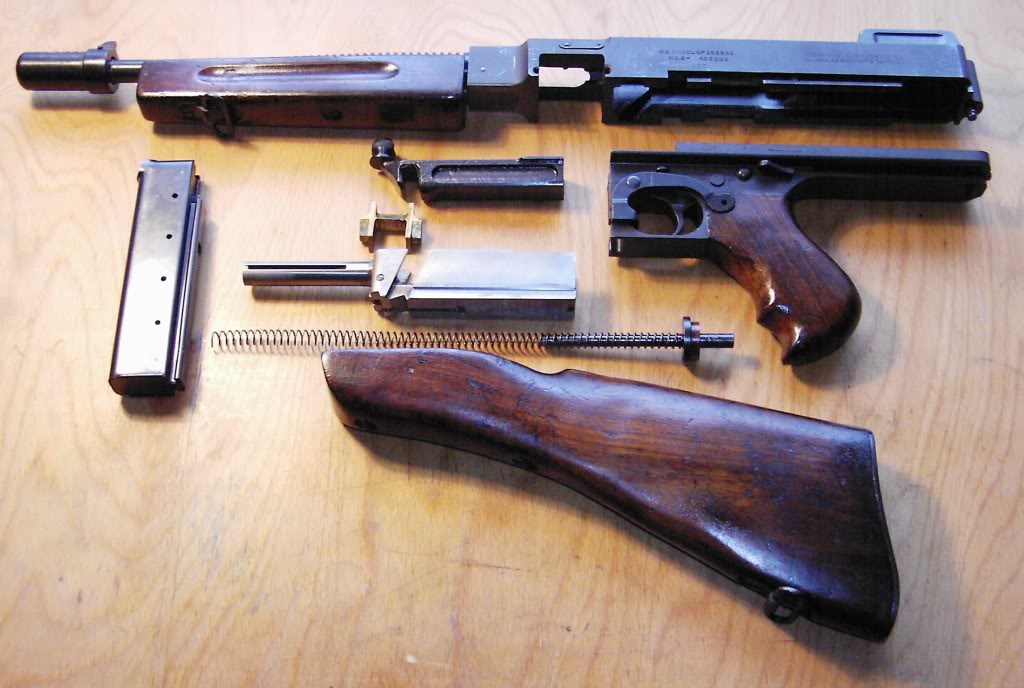 Un Thompson modelo M1928A1, tras su desarme básico
