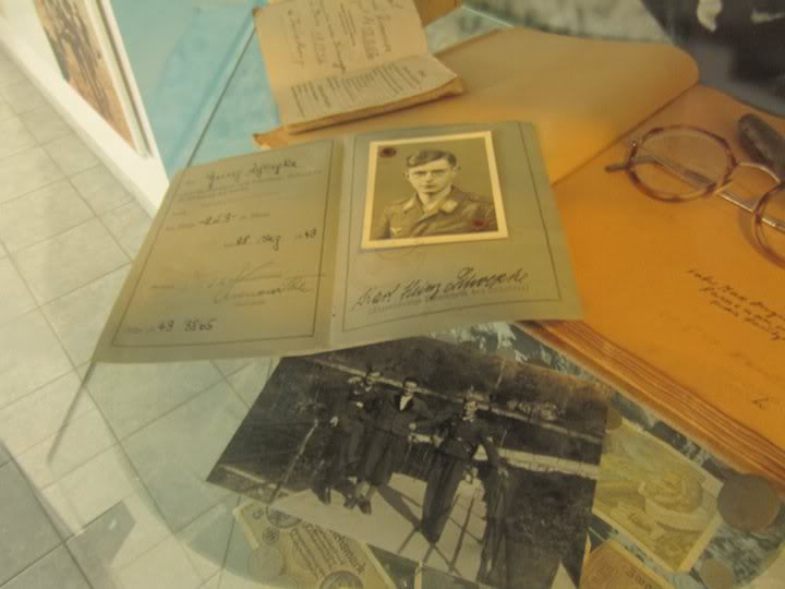Fotos, documentos y objetos personales de Alemanes caídos en batalla. Cementerio alemán, La Cambe