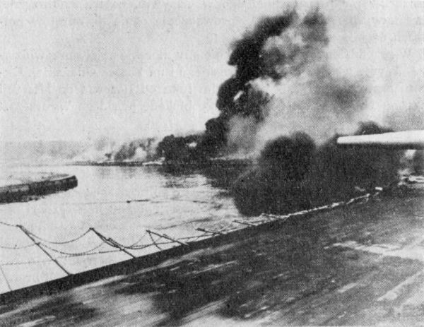 La artillería del Schleswig-Holstein castigando Westerplatte desde el canal