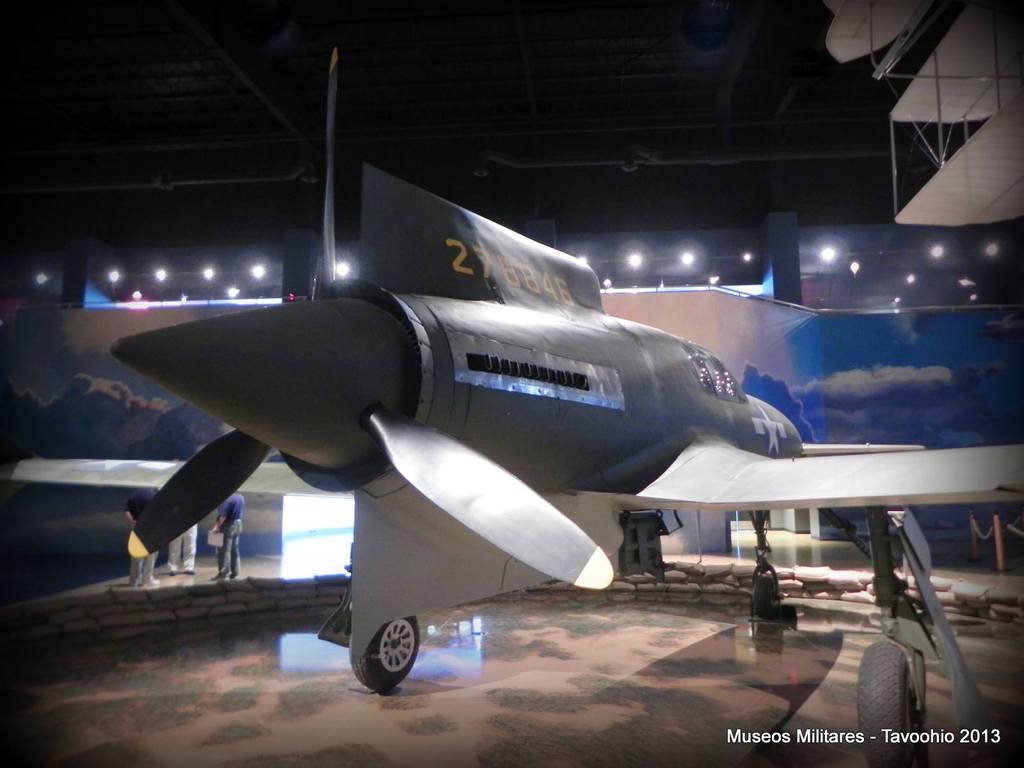 Curtiss-Wright XP-55 Ascender exhibido en el Airzoo Museum, Kalamazoo, MI