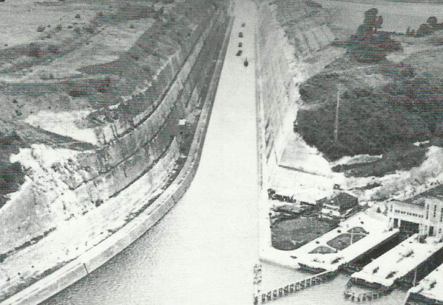 El Canal Alberto en 1939. A la izquierda el Fuerte Eben-Emael y a la derecha la exclusa de Lanaye