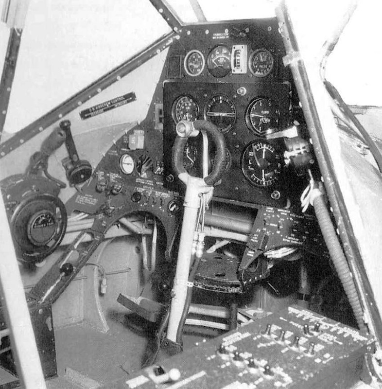 Primer plano de los mandos de un Fairey Albacore