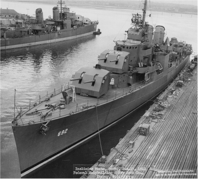 El USS Allen M. Sumner DD-692 el 23 de Enero de 1944