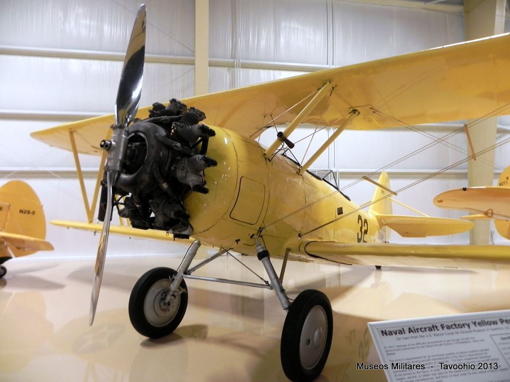 Naval Aircraft Factory N3N - Yellow Peril - WWII entrenador - Air Zoo Museum