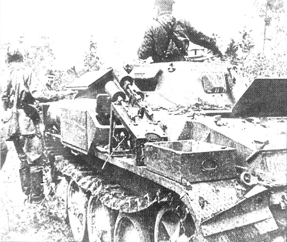 Un Panzerkampfwagen II F obtenido a partir de un Panzerkampfwagen II Ausf. E que tenía orugas con cojinetes lubricados. Este Flammpanzer fue capturado por las fuerzas soviéticas