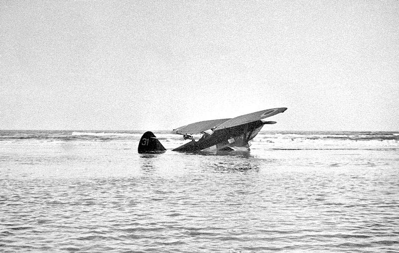 El 6 de marzo 1940 el piloto Emile Witmeur tuvo que hacer un aterrizaje de emergencia en la playa de De Haan con el Renard R-31 N-31