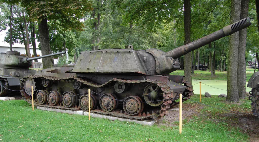 SU-152 conservado en el Lubuskie Military Museum, Drzonów, Polonia