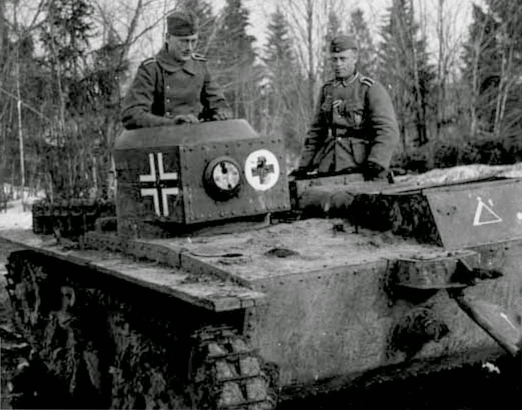 Un T-38 capturado por los alemanes y reconvertido como carro ambulancia-sanitario
