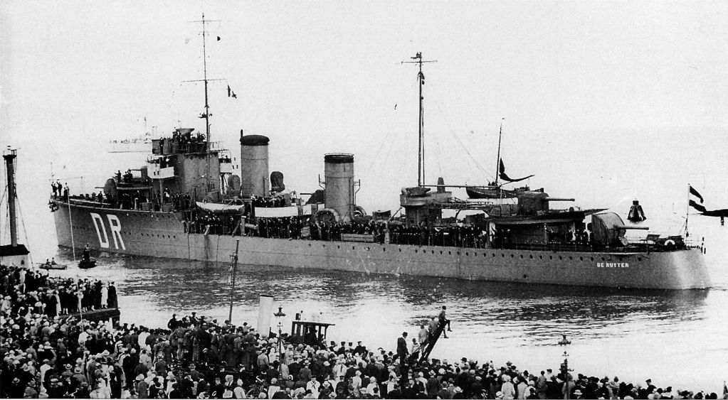 El HNLMS De Ruyter antes de cambiarle el nombre a HNLMS Van Ghent, el 27 de septiembre de 1928