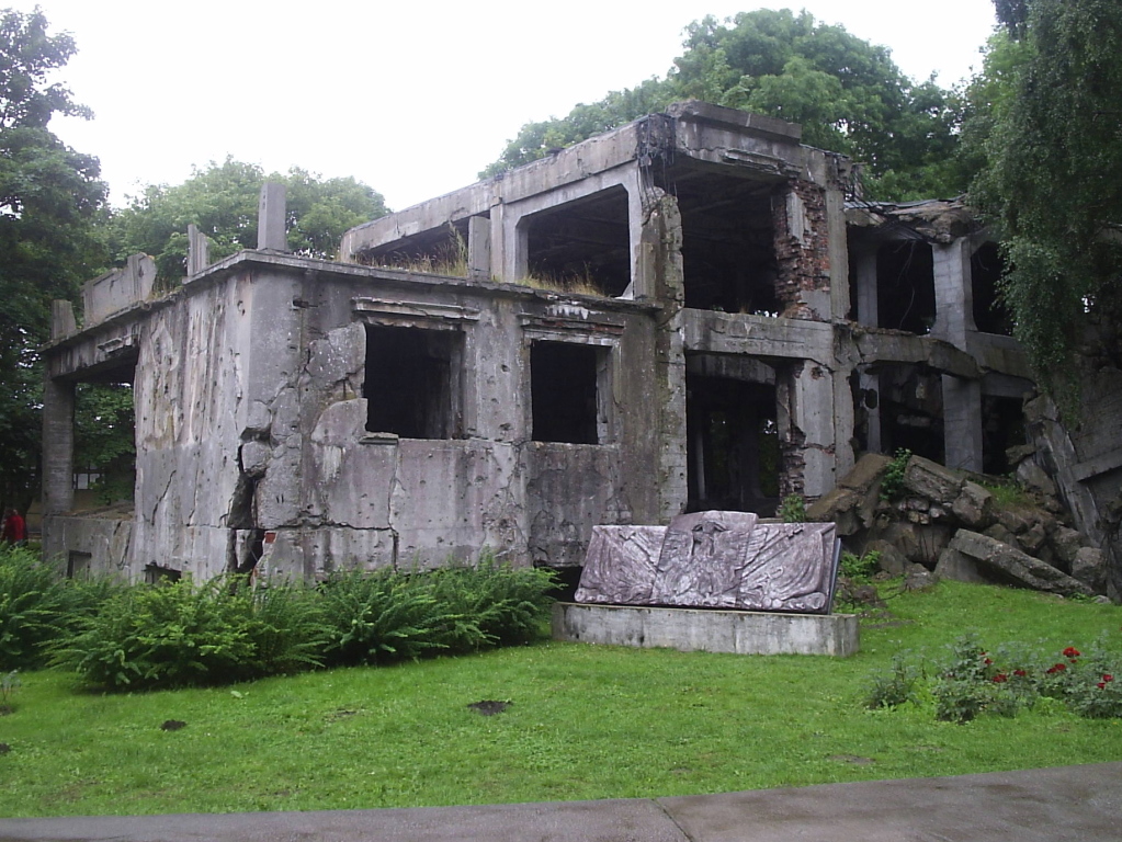 Fotografía actual de los restos de las construcciones polacas en Westerplatte