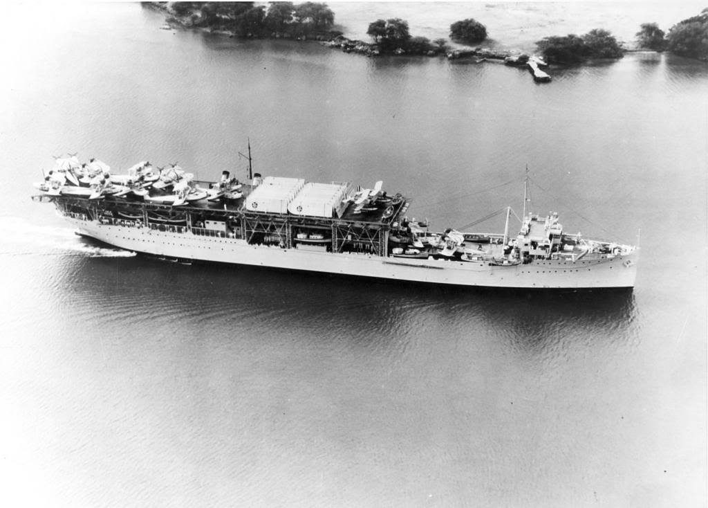 El Portahidroaviones USS Langley AV-3 de camino a Pearl Harbor, Hawai, el 29 de Julio de 1938