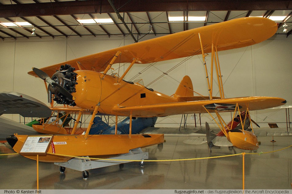 Naval Aircraft Factory N3N-3 Nº de Serie 2693 está en exhibición en el National Museum of Naval Aviation, en Pensacola, Florida