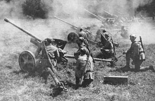 Batería de PaK 40 capturados por los rusos, usados en función de cañones de campaña 