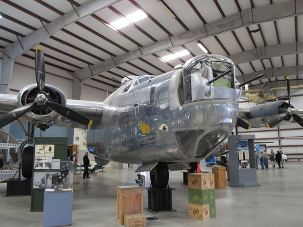Consolidated B-24J-90CF Liberator Nº de Serie 44-44175 Bungay Buckaroo está en exhibición en el está en exhibición en el Pima Air and Space Museum en Tucson