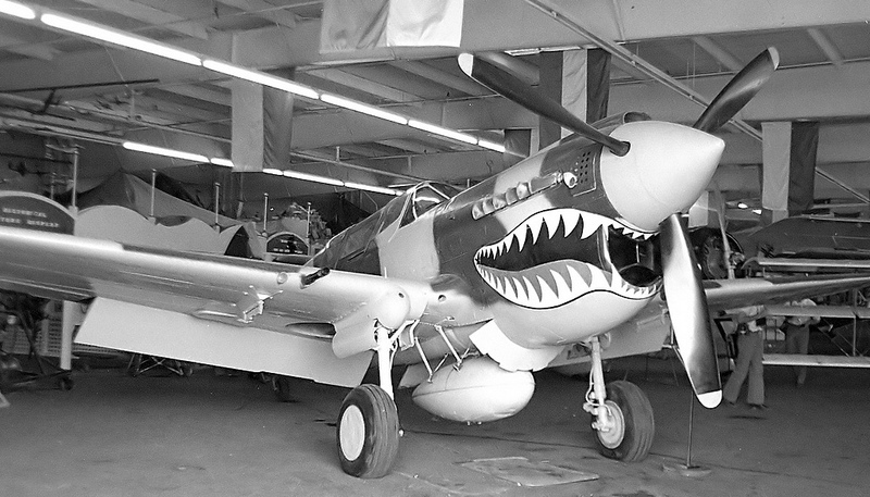 Curtiss P-40N-40CU Nº de Serie 33915 44-47923 N923 conservado en el Fantasy of Flight en Polk City, Florida