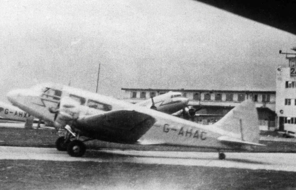 El último Airspeed Envoy superviviente en el Aeropuerto de Mánchester, 1948