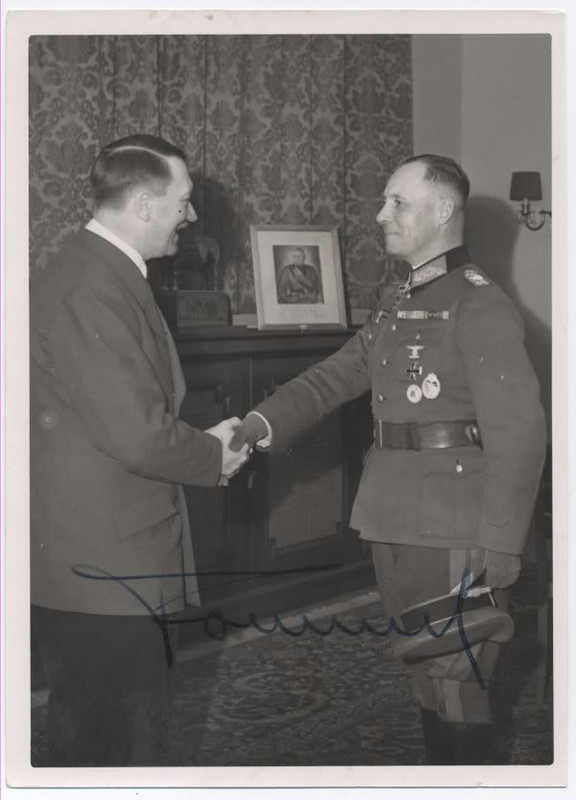 Hitler felicita a Rommel efusivamente