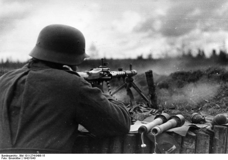 Soldado alemán con una MG 34 en Rusia, 1942
