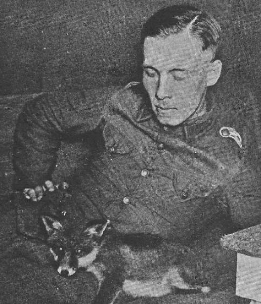 Famosa fotografía del joven Rommel jugando con un zorro