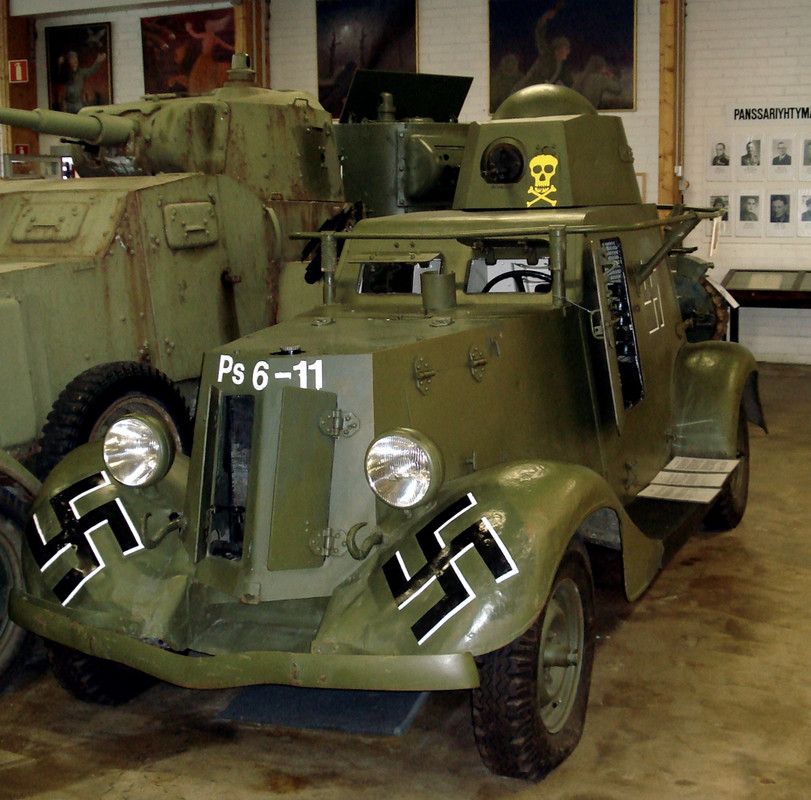 BA-20 con marcas de Finlandia en el Museo de Tanques de Parola, Finlandia