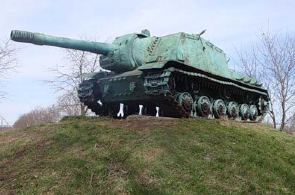 ISU-152 conservado en Ivakhny, near Tsybuliv, Cherkasy Oblast, Ucrania