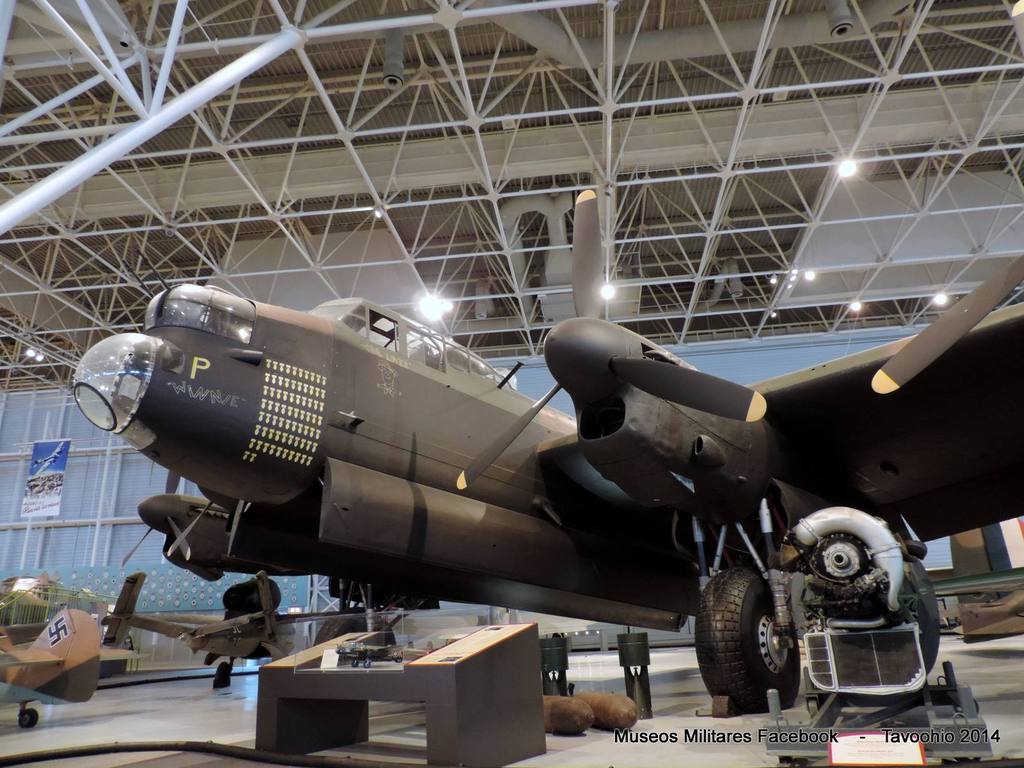 Avro 683 Lancaster X fue puesto a disposición del 425 Escuadrón Alouette de la  RCAF en Mayo de 1945