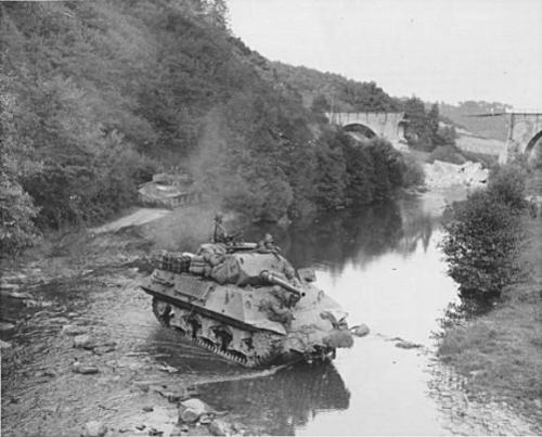 Dos destructores de tanques M10 en Francia