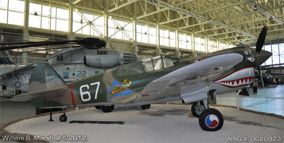 Curtiss P-40E Kittyhawk IA Nº de Serie 18723 AK979 N40FT se conserva en el San Diego Aerospace Museum de San Diego, California