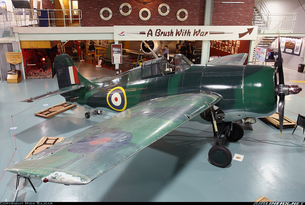 Grumman Martlet Mk I Nº de Serie 656 está en exhibición en el Imperial War Museum de Duxford, Londres, Inglaterra