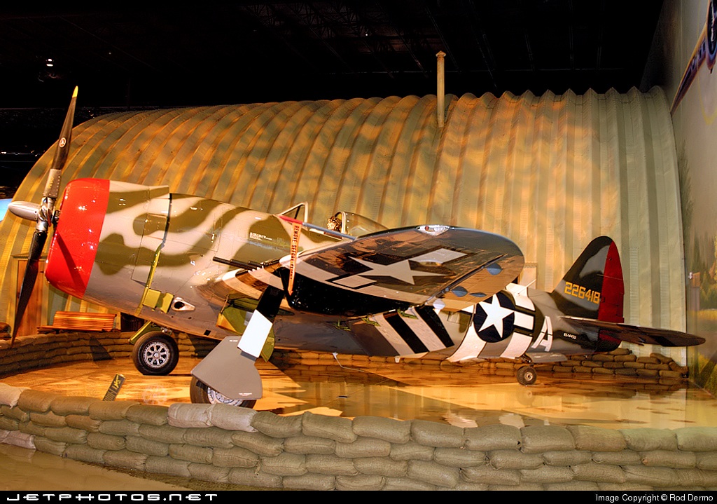 Republic P-47D Thunderbolt Nº de Serie 45-49181 conservado en el Kalamazoo Aviation History Museum en Kalamazoo, Michigan