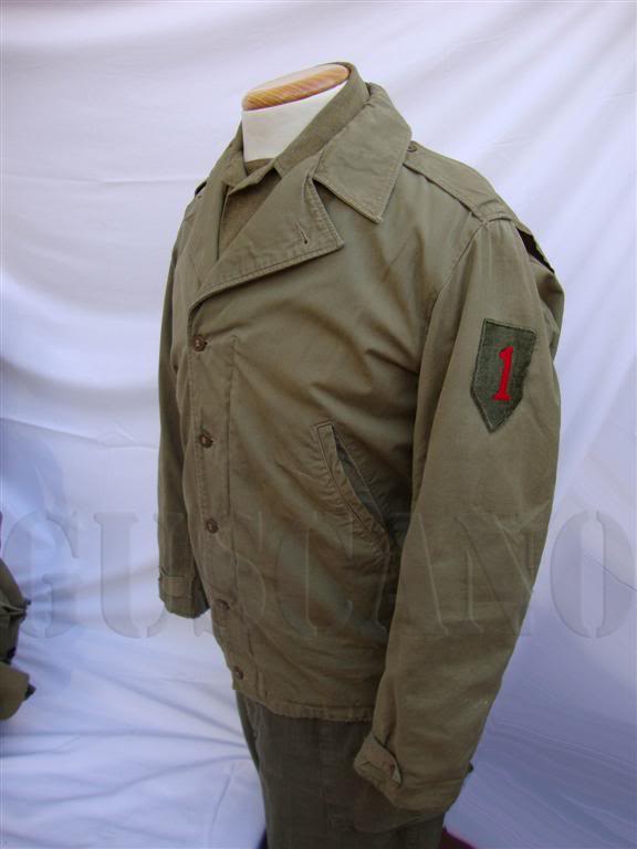 Detalles de la chaqueta M-41 con la insignia de hombro de la 1ª División