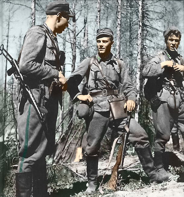 Törni en el medio en uniforme finés en 1944