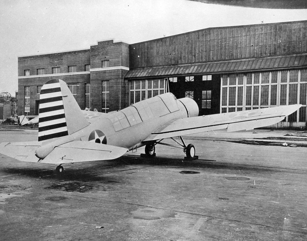 El primer ejemplar del prototipo OS2N-1, recién salido de la Factoría de Construcciones Navales en 1941