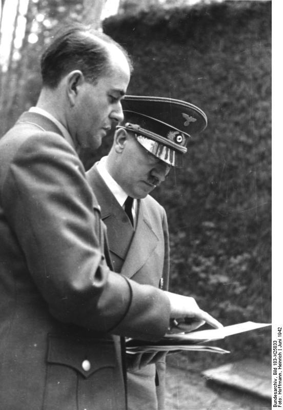 Speer informa al Führer en su sede, junio de 1942