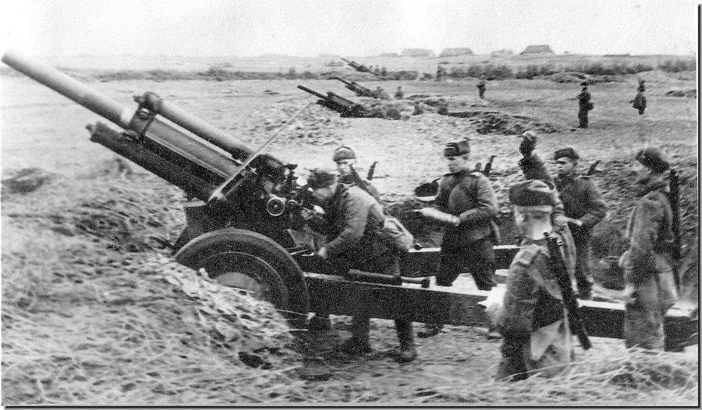  Los rusos se acercaban a Berlín. Una batería de obuses soviéticos de 122 mm