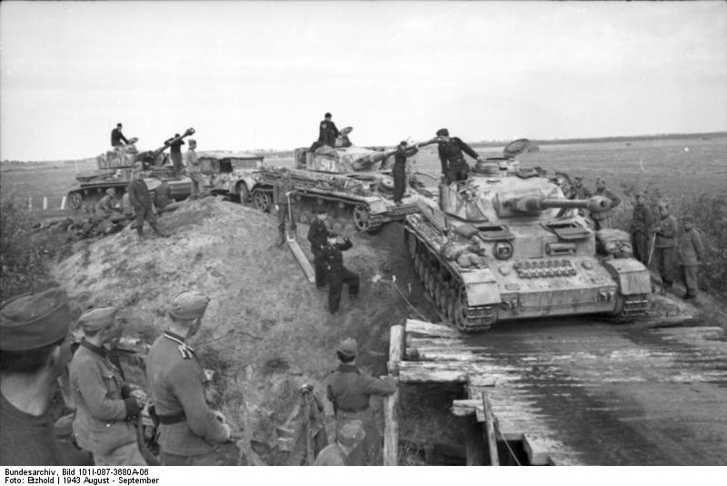 Blindados alemanes hacia el frente de batalla
