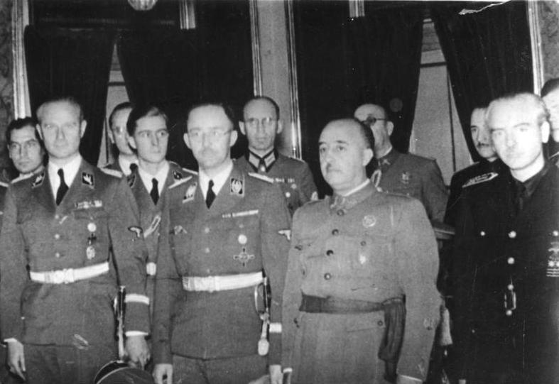 De izquierda a derecha el general Karl Wolff, Heinrich Himmler, Francisco Franco y Serrano Suñer, y detrás de Franco y con gafas oscuras está el general Moscardó