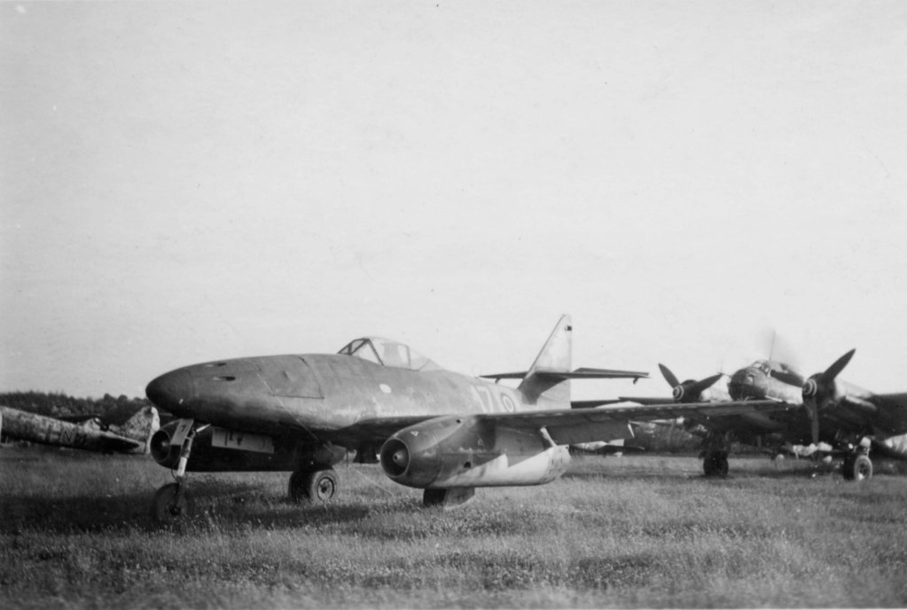 Un Messerschmitt Me 262 capturado, con escarapelas británicas, finales de 1945