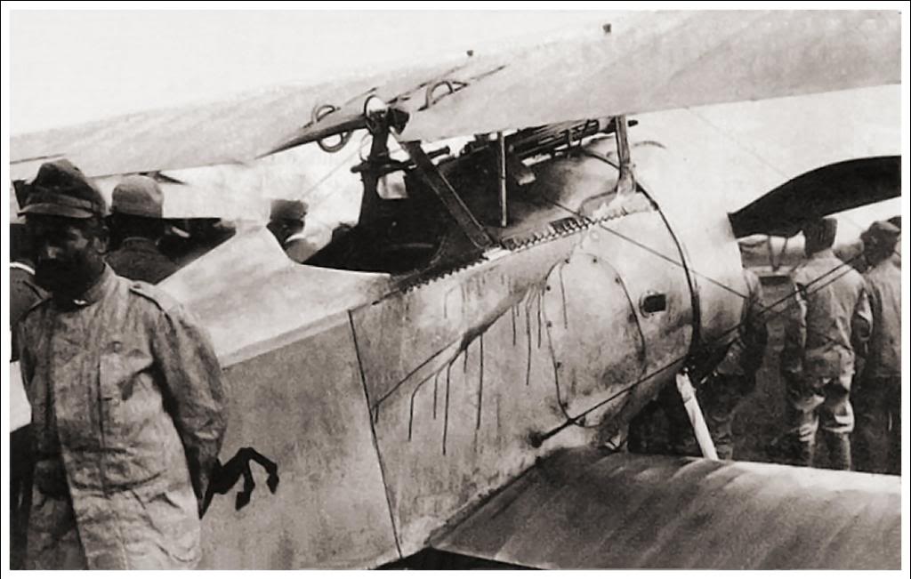 Nieuport 17 del Piloto Italiano Francesco Baracca después de una misión. Aeródromo de Varese en el verano de 1917
