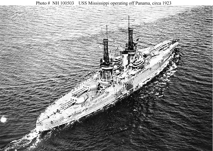 El USS Mississippi BB-41 frente a Panamá, alrededor de 1923