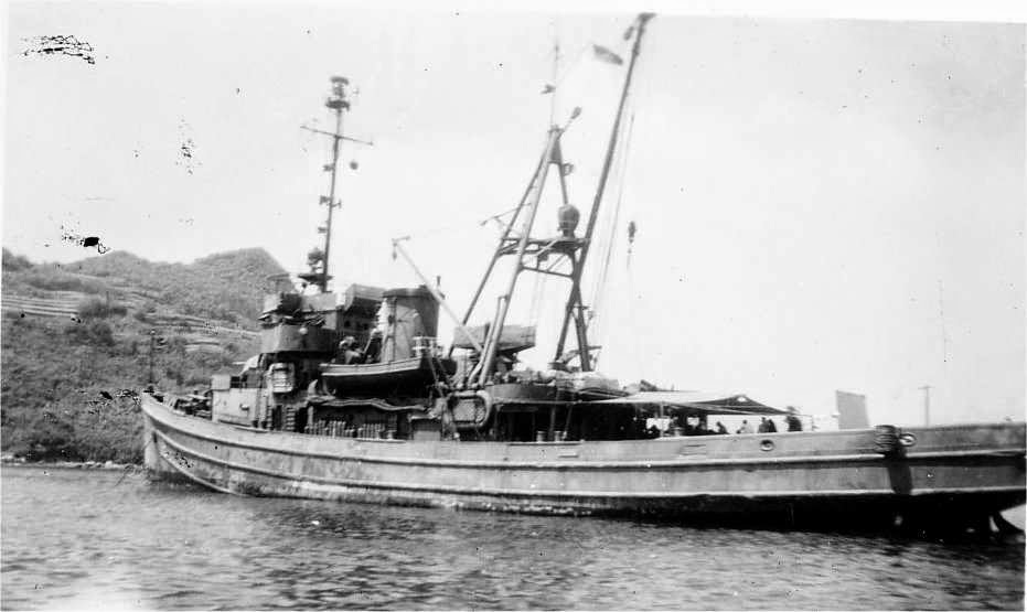 USS Tekesta anclado en Shanghai a finales de 1945