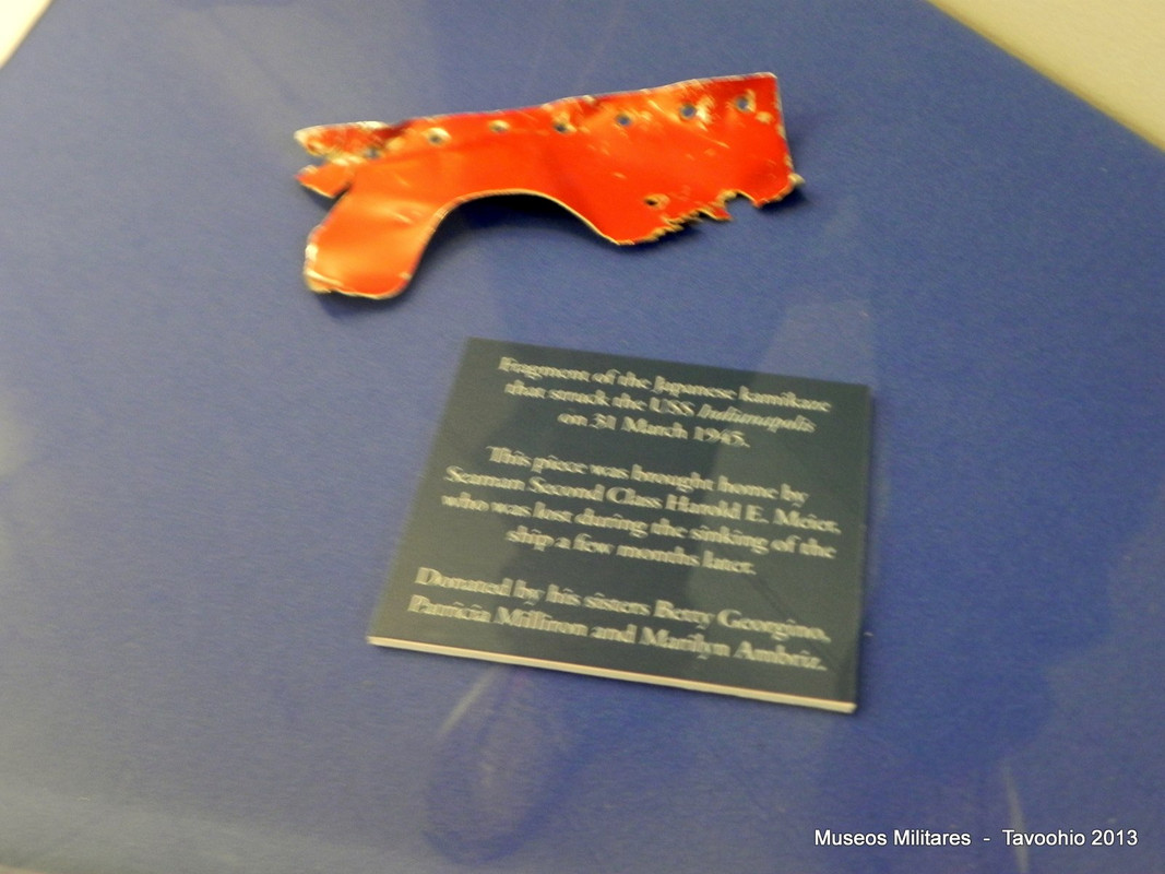 Fragmento del Kamikaze que golpeó al Indianápolis el 30 de marzo de 1945