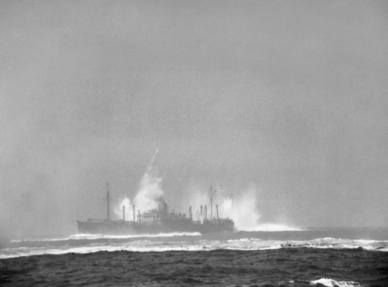 El Mercante MV Dorset en el momento de su hundimiento