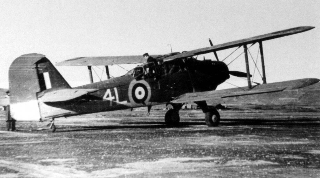 El Albacore X9034 ostentaba el código 4L durante su servicio en el 815 Sqn., operando desde tierra en Malta y el Norte de África