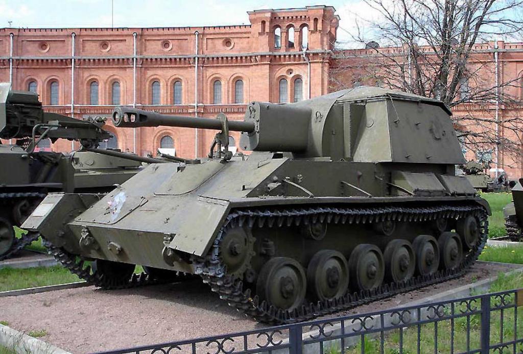 SU-76M conservado en el Military Historical Museum of Artillery, Engineer and Signal Corps de San Petersburgo, Rusia