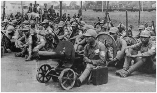 Tropas chinas posan con ametralladoras Maxim en 1937, durante la segunda guerra Chino-japonesa