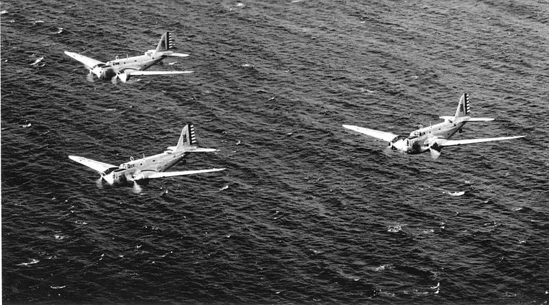 En prácticas de vuelo en 1941 sobre las aguas de Hawai