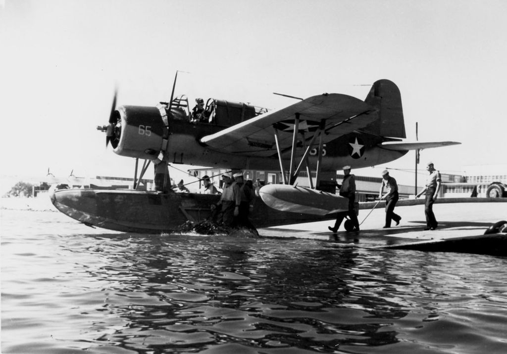 Vought OS2U Kingfisher perteneciente a la Naval Air Station Jacksonville, Florida, en agosto de 1942