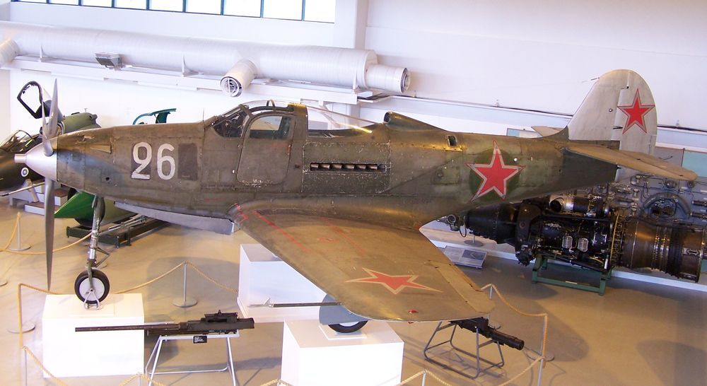 Bell P-39Q-15BE Airacobra Nº de Serie 44-2664 se exhibe en el Museo de la Aviación de Finlandia en Tikkakoski, Jyväskylä, Finlandia